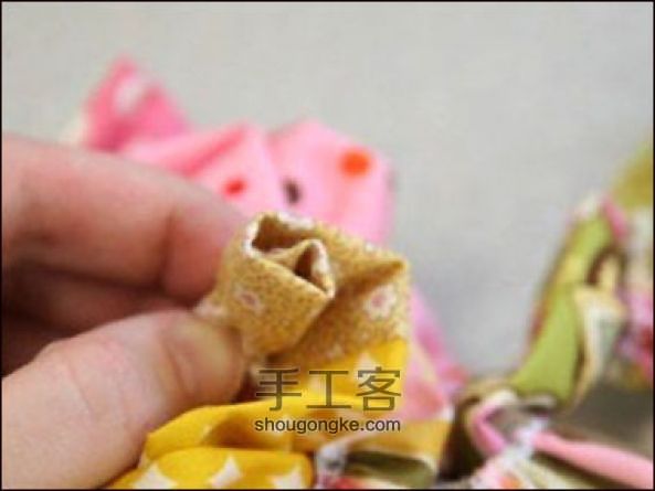 可爱布艺花朵胸针教程 第6步