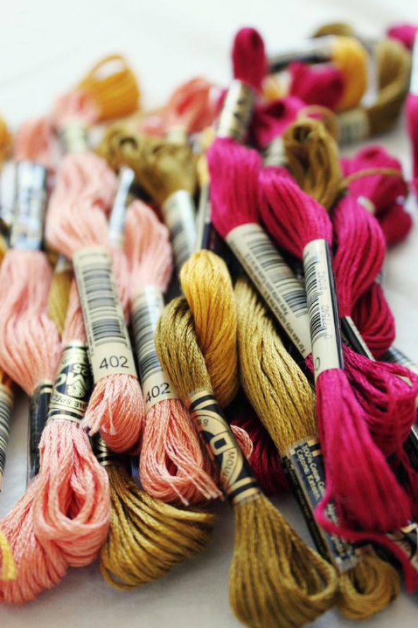 刺绣花朵图案改造旧T恤DIY教程 第1步