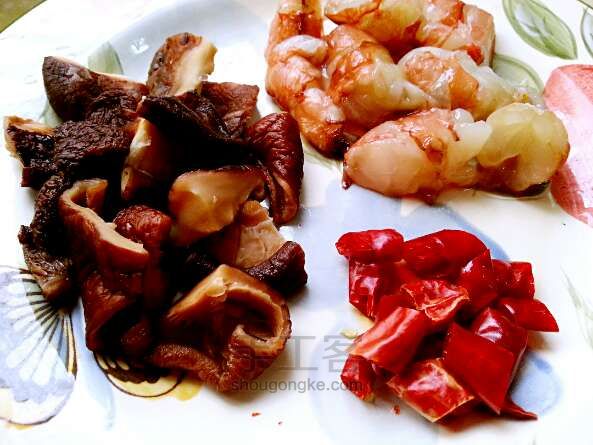 【私房菜肴】油豆腐鲜虾烧香菇 第1步