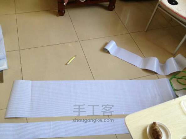 旧橱柜简单贴纸改造杂物橱/书柜 第4步