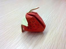 小貘可爱的草莓折纸教程
