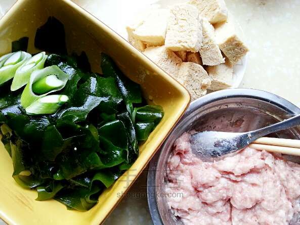 【私房菜肴】海芥菜冻豆腐汆肉圆 第1步