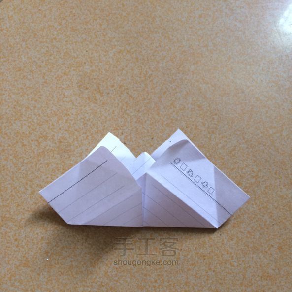 帅气不倒的小纸船折纸 第9步