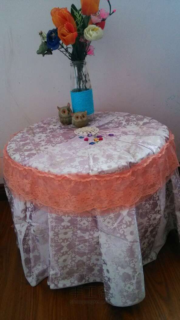 空瓶子和旧雨伞做的小桌子 第9步