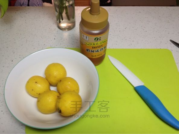 自制柠檬蜂蜜水健康又美味 第3步