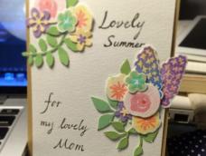 利用橡皮章套色制作花朵拼贴而成。母亲节送给妈妈初夏的花。