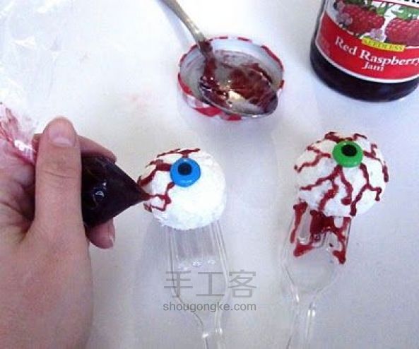 血腥的果冻甜甜圈眼球—创意甜甜圈手工制作 第3步