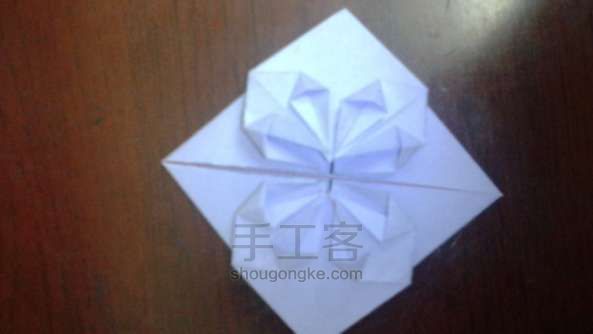 喵子-花型爱心折纸教程 第6步