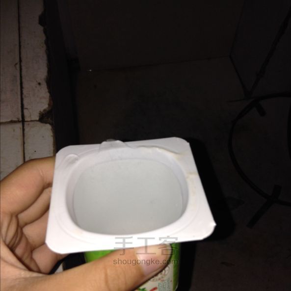 酸奶盒种油菜籽 第1步