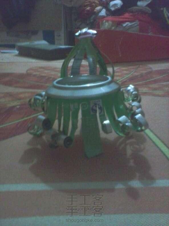 易拉罐巧手变“宝座” 旧物改造手工制作