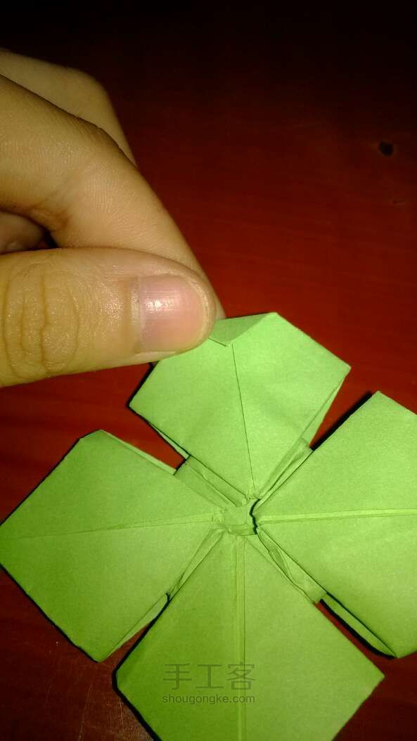 一张纸也可以折出四叶草折纸ＤＩＹ 第15步