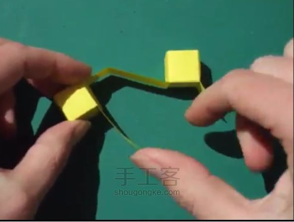 折纸移动的多维数据集二款手工教程 第11步