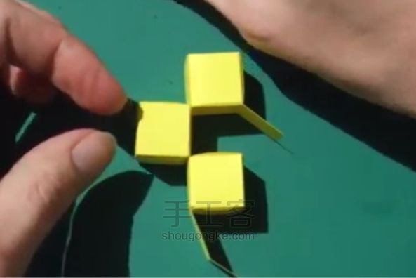 折纸移动的多维数据集二款手工教程 第12步