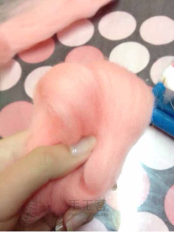 治愈系羊毛毡草莓味小球制作方法 第2步