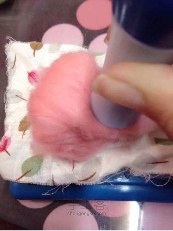 治愈系羊毛毡草莓味小球制作方法 第6步