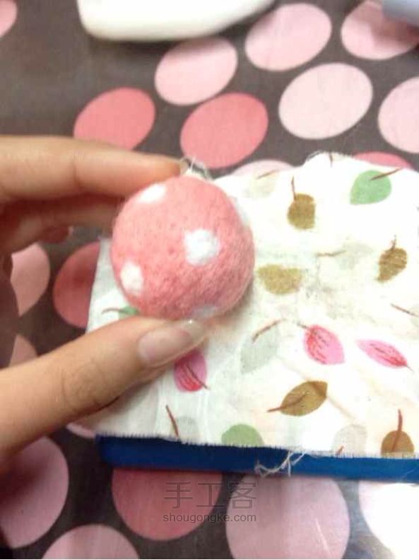 治愈系羊毛毡草莓味小球制作方法 第16步