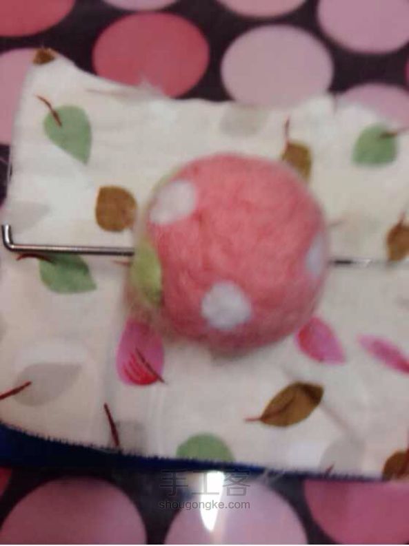 治愈系羊毛毡草莓味小球制作方法 第19步