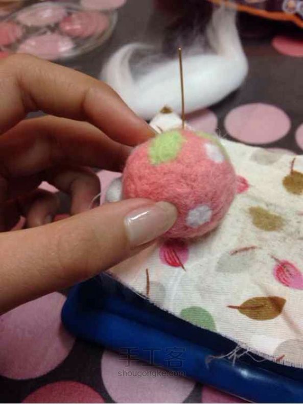 治愈系羊毛毡草莓味小球制作方法 第20步