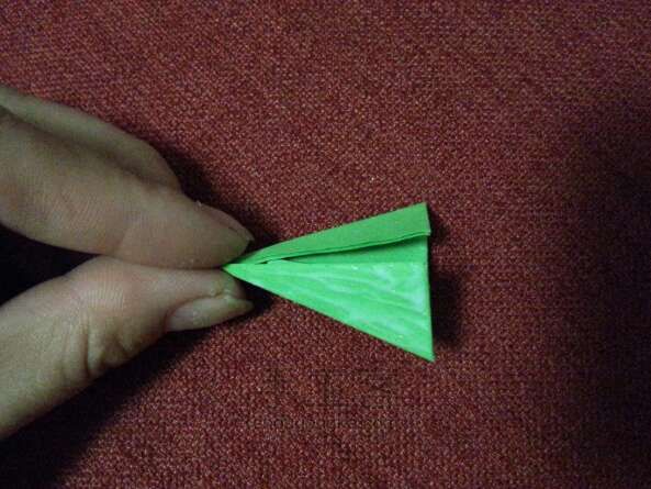 纸飞机基本零件详细教程——筝形，机头折纸 第14步