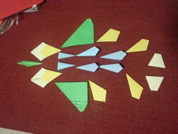 折纸飞机零件的组合 第1步