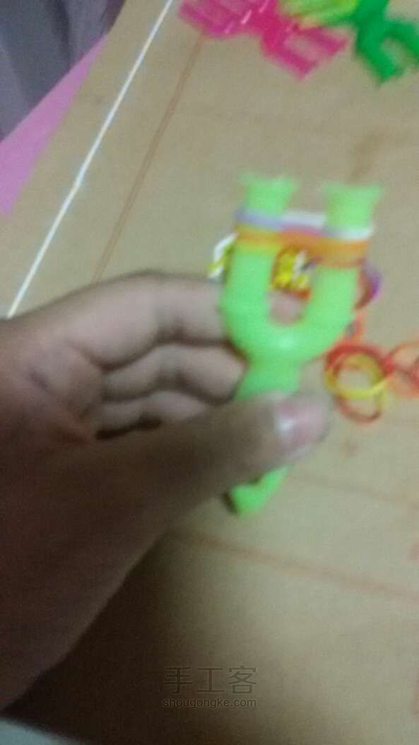 用彩虹织机自制手链 第5步