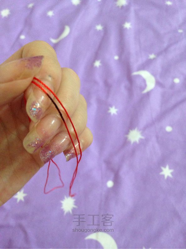 简单的红绳编织戒指教程 第2步
