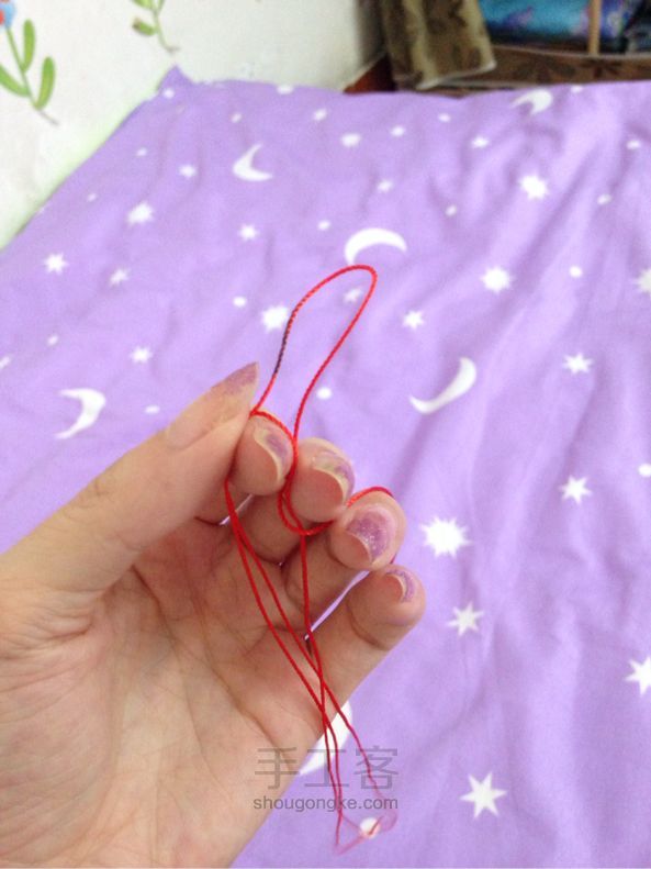 简单的红绳编织戒指教程 第4步