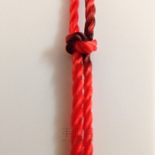 简单的红绳编织戒指教程 第6步