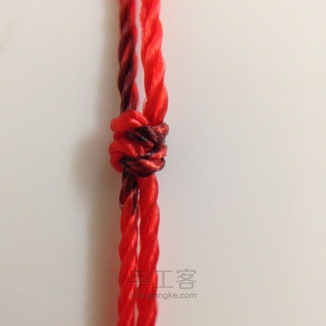 简单的红绳编织戒指教程 第10步