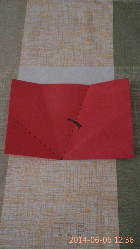 最简单的剪纸五角星制作教程 第2步