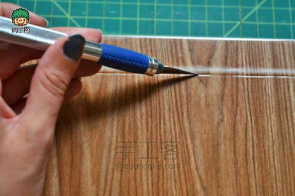 用木纹纸DIY翻新装饰笔记本电脑 第3步