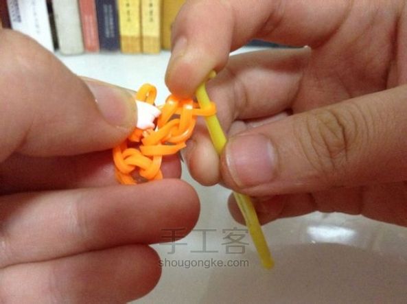 花型橡皮筋编织教程 第7步