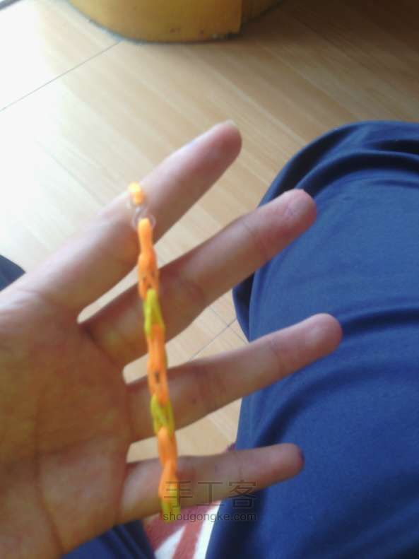 简单的橡皮筋手链 第5步