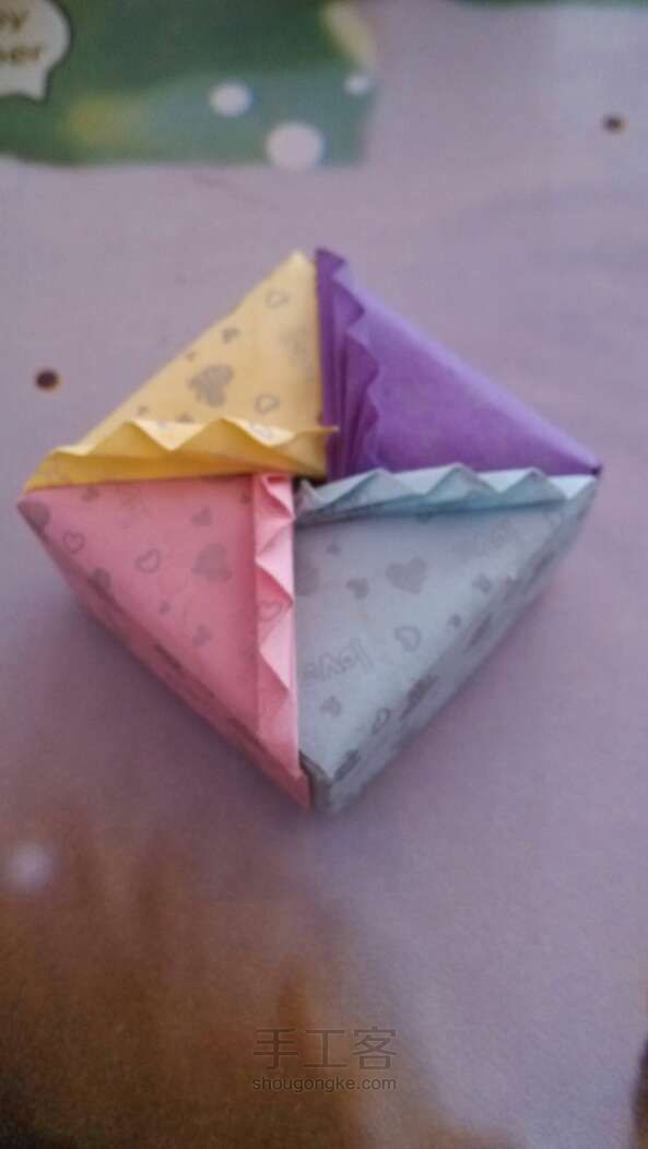 四色礼盒，高端大气上档次～  折纸教程 第1步
