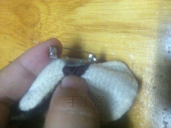 可爱羊毛毡胸针制作方法 第4步