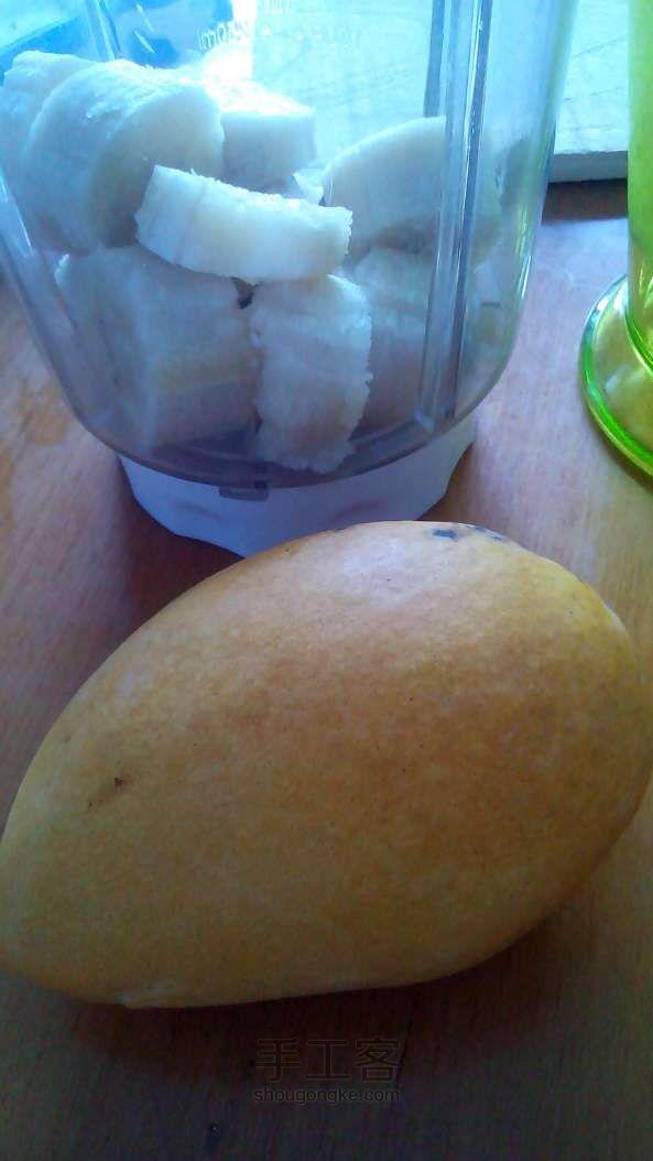 自制夏日冰饮之：香蕉芒果沙冰 方法 第1步