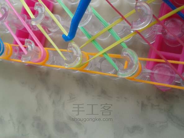 彩虹织机手链制作教程 第18步