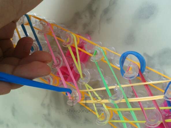 彩虹织机手链制作教程 第25步