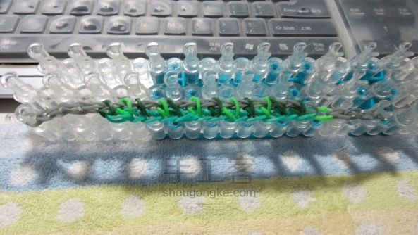 彩色皮筋编织的手链 彩虹织机 第18步