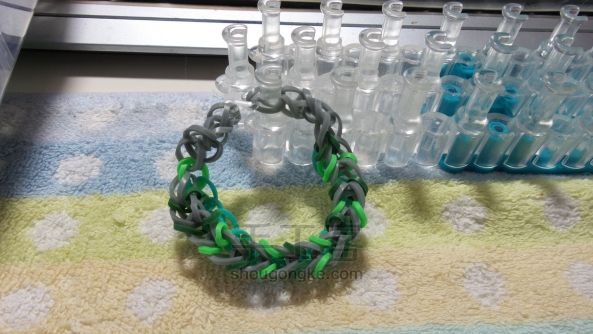 彩色皮筋编织的手链 彩虹织机 第19步