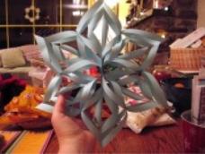 折纸——怎样折3D雪花 这个相对于二维的雪花折纸略微有点难，但它看起来却是超级棒。此非原创，很好看，献给大家
