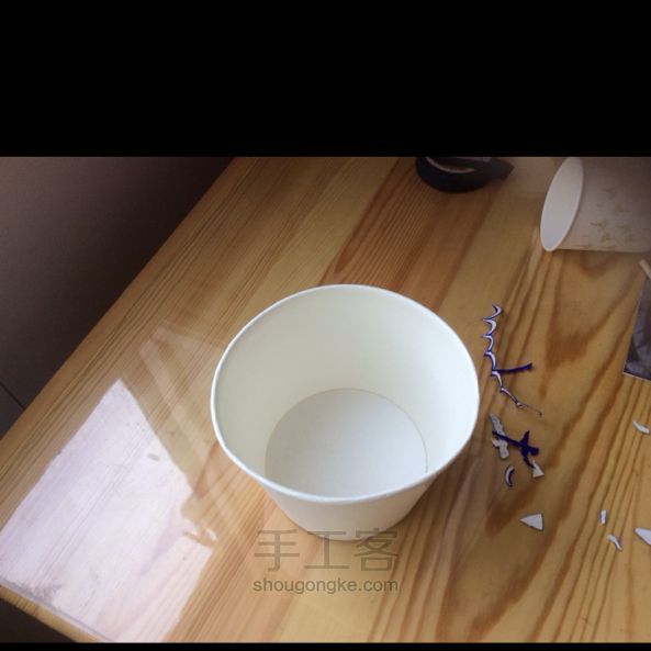 一次性纸杯与筷子变身小台灯 第1步