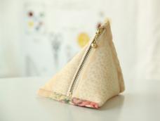 亲手缝制一款布艺粽子包，存放你心爱的小物吧！