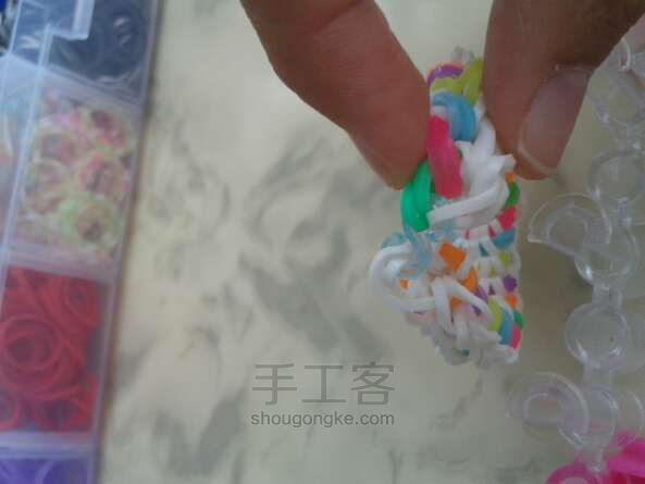 彩虹织机甜甜圈手链制作教程 第24步