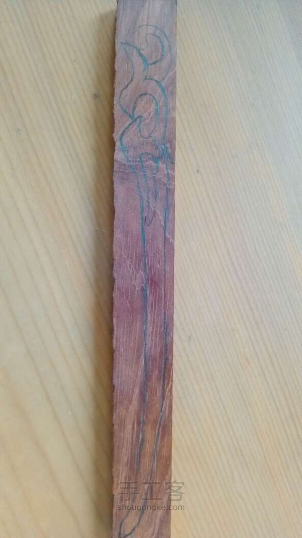 如何把一块木头打磨成发簪 第1步