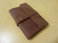 外面卖的皮质日记本越来越贵了，正好我家里有一些闲置的皮料，就打算来做一本皮质日记本