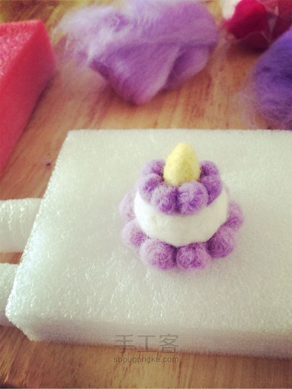 DIY羊毛毡蓝莓小蛋糕 第6步