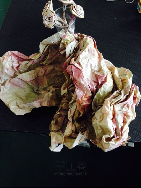 【废物利用】废纸玫瑰制作 第4步