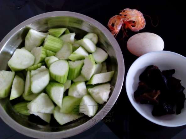 夏日美容的丝瓜汤做法 第3步