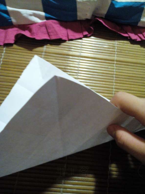如何折会动的千纸鹤折纸 第4步